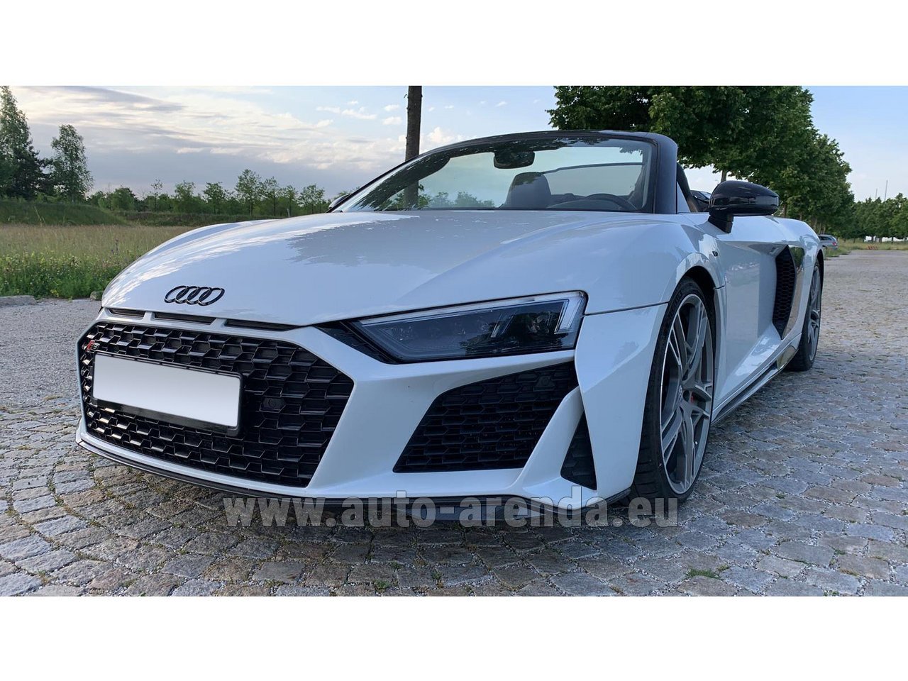 Аренда автомобиля Ауди R8 Spyder V10 Performance (620 л.с.) в Куршевеле